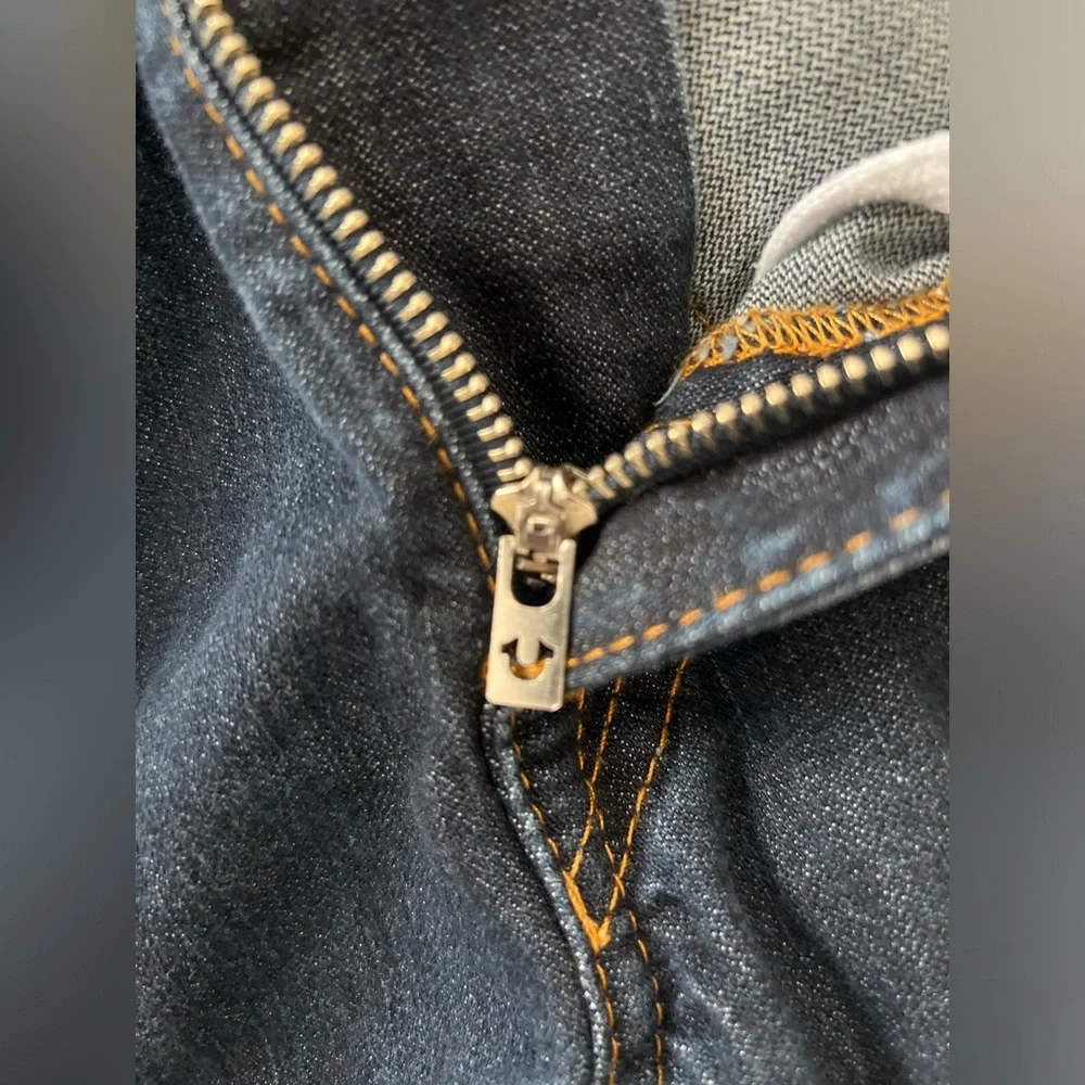 True Religion Men’s Jeans Straight Flap Size 40 (preowned)